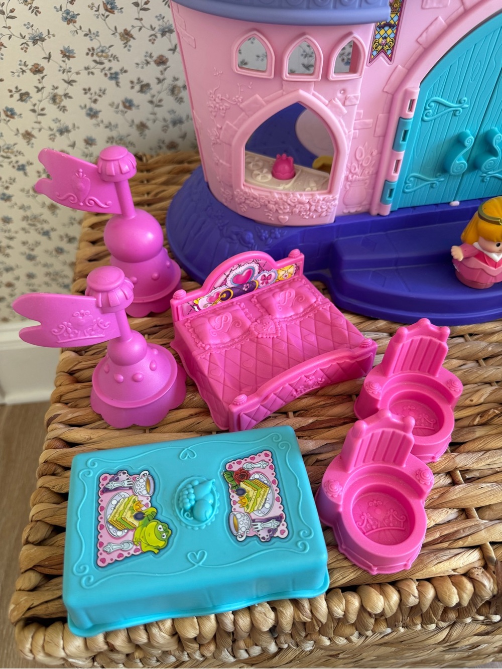 Fisher-Price Little People disney princess songs palace castle carriage talkers - Picture 3 of 5